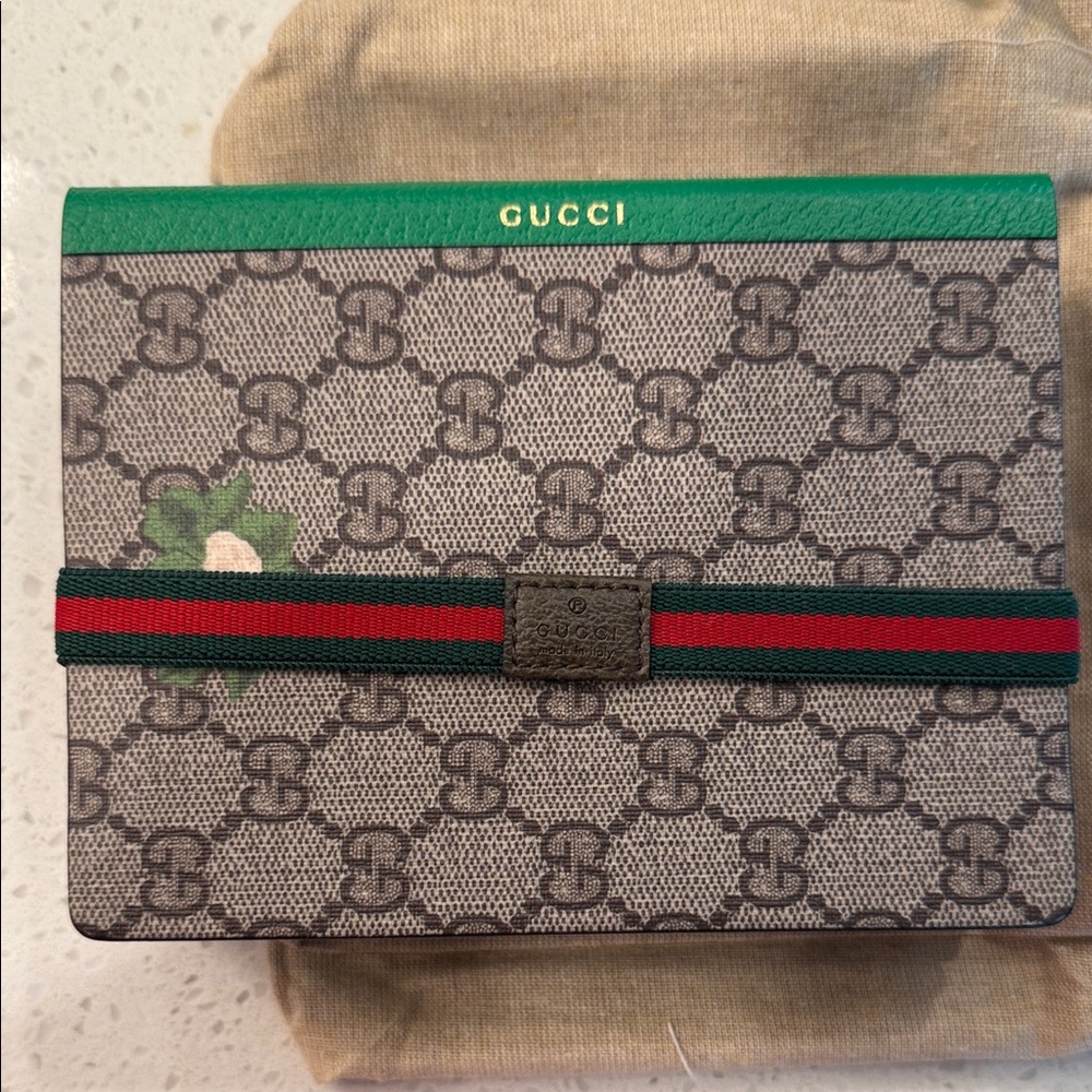 Gucci Beige and Green Notebook with Signature Pattern Gift Set - Picture 6 of 12